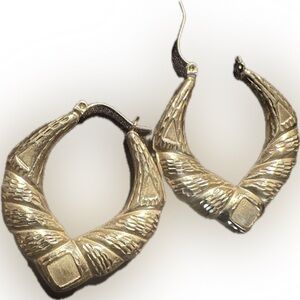 14k gold hollow “hoop” earrings vintage